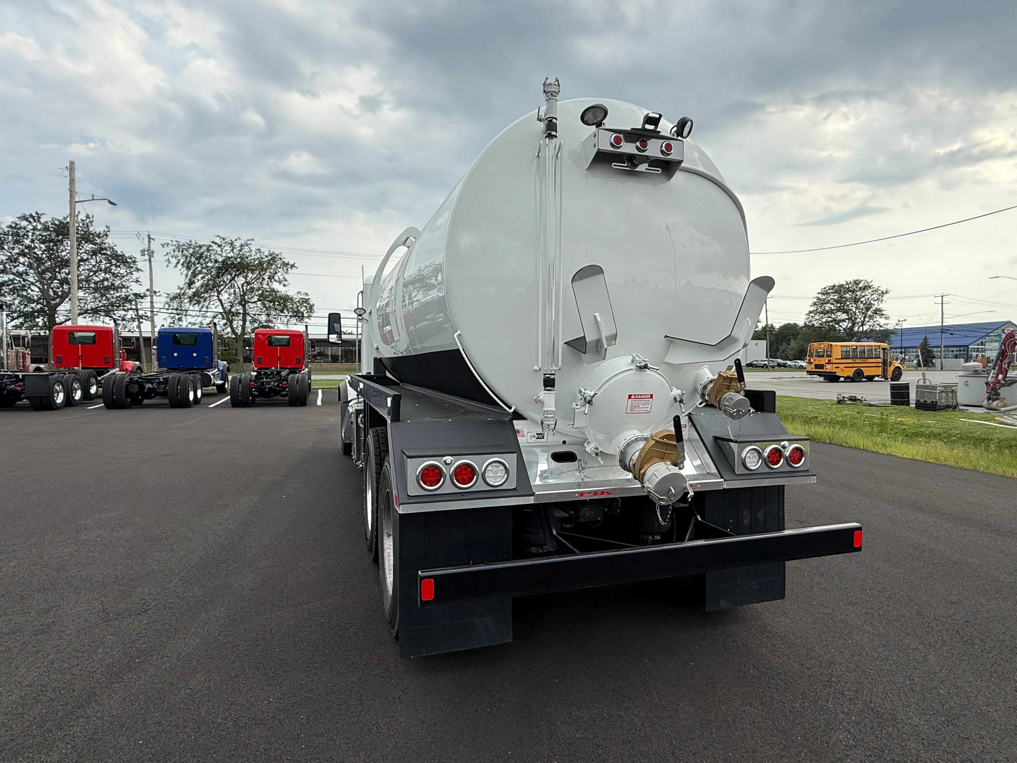 2027 Peterbilt 567 in Buffalo, NY — photo 8