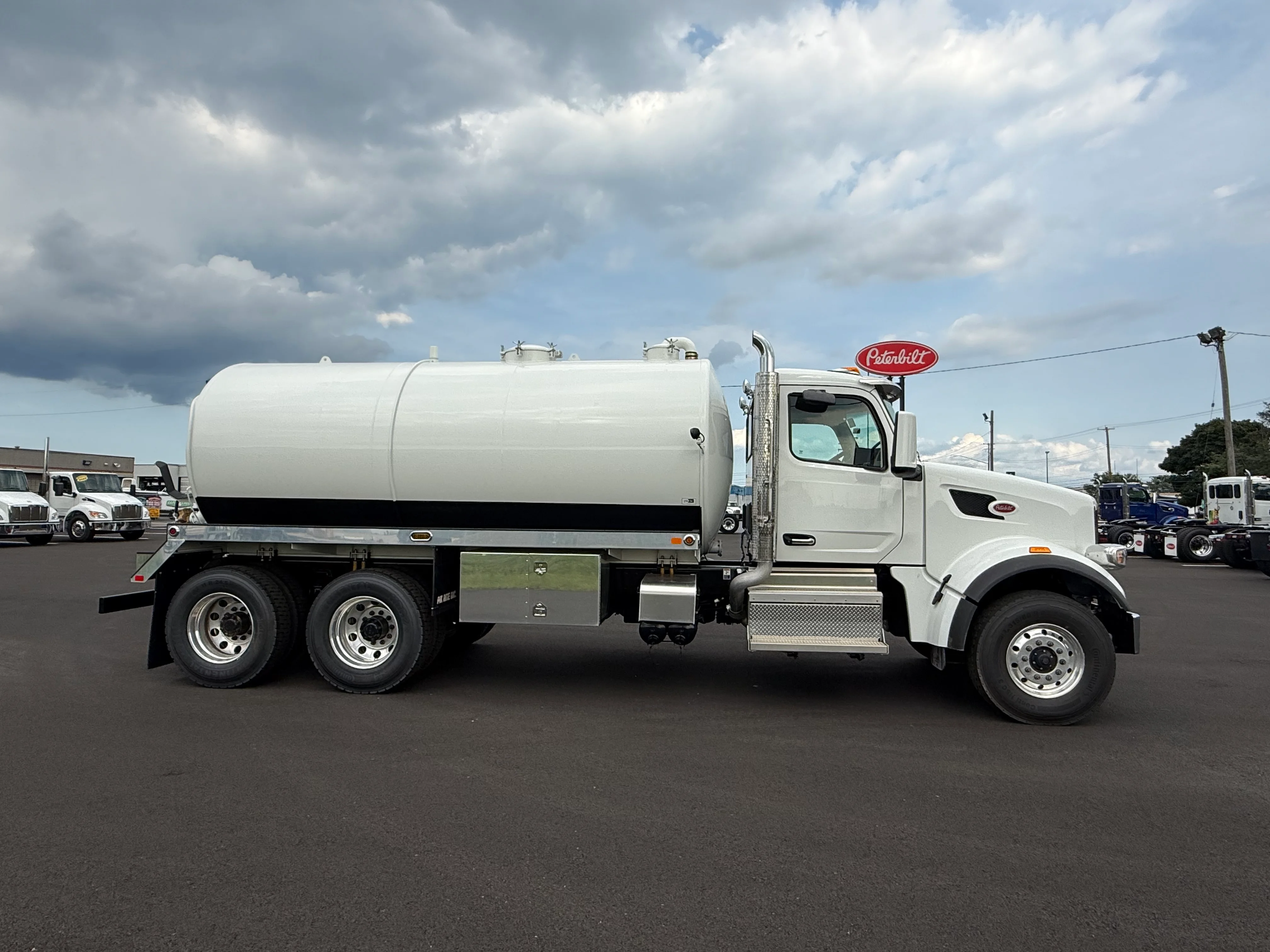 2027 Peterbilt 567 in Buffalo, NY — photo 2