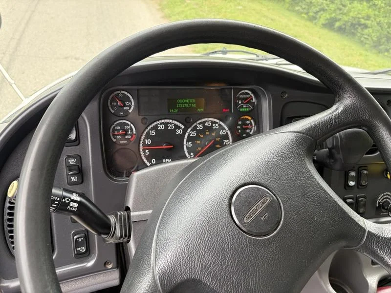 2019 Freightliner M2 106 in Walton, KY — photo 12