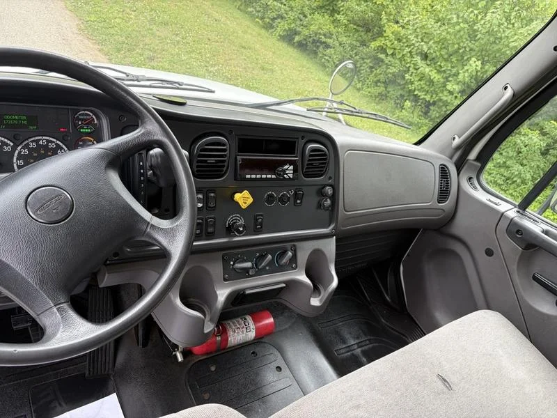 2019 Freightliner M2 106 in Walton, KY — photo 10