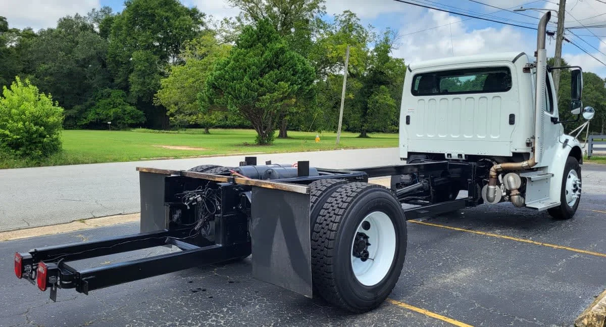 2017 Freightliner M2 106 in Jacksonville, FL — photo 5
