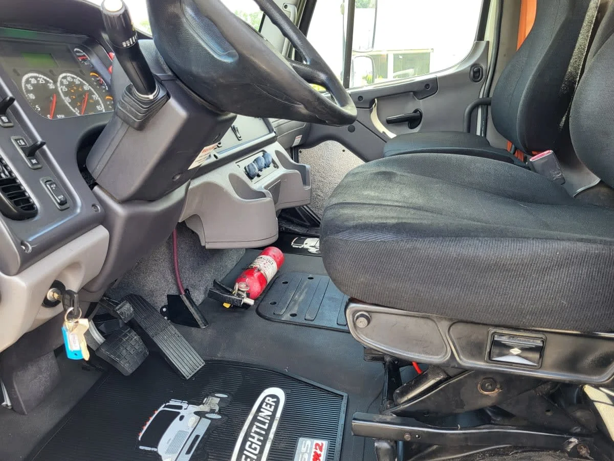 2017 Freightliner M2 106 in Jacksonville, FL — photo 11