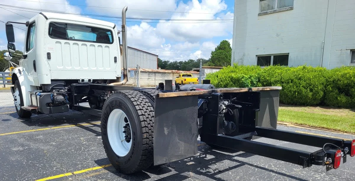 2017 Freightliner M2 106 in Jacksonville, FL — photo 4