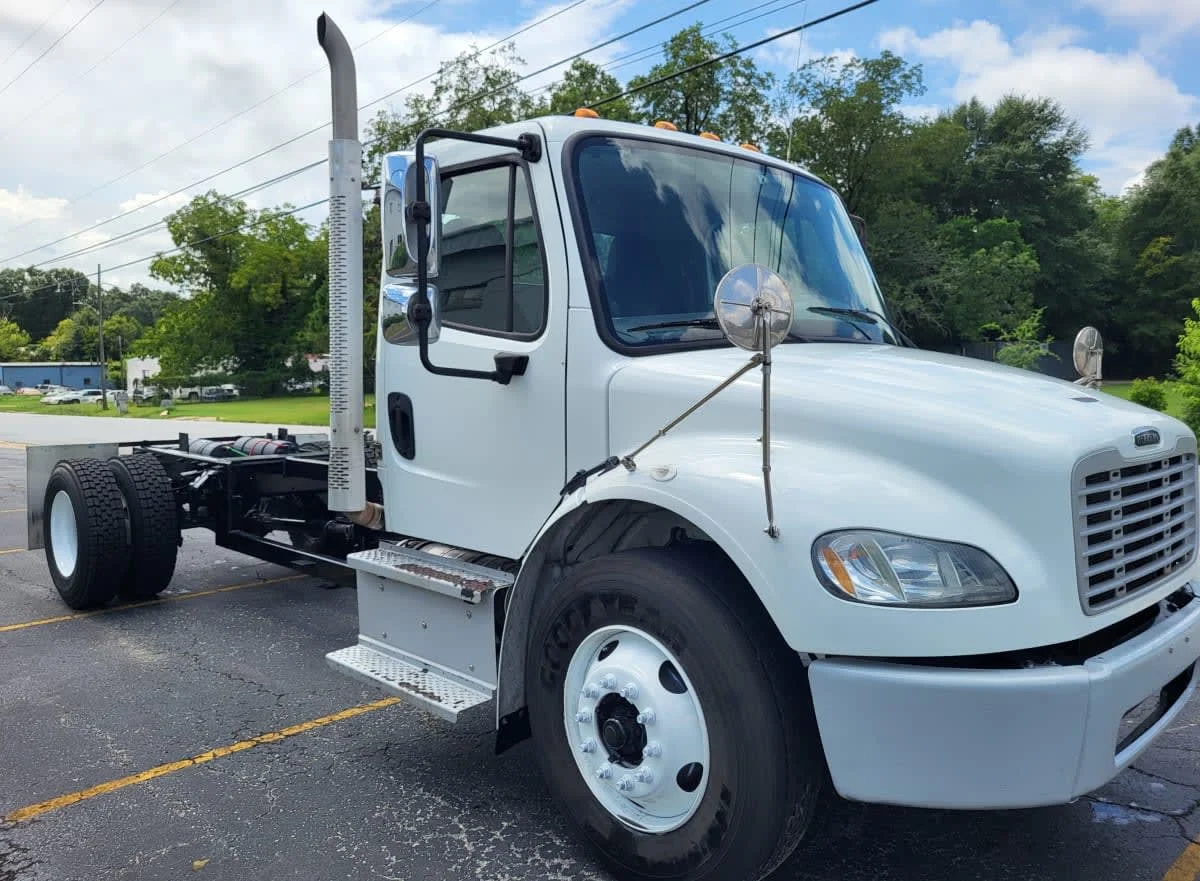 2017 Freightliner M2 106 in Jacksonville, FL — photo 7