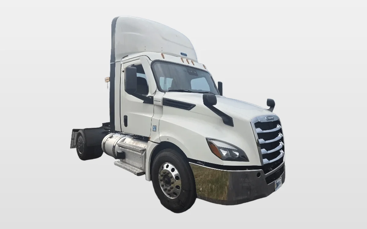 2020 Freightliner Cascadia - image 1