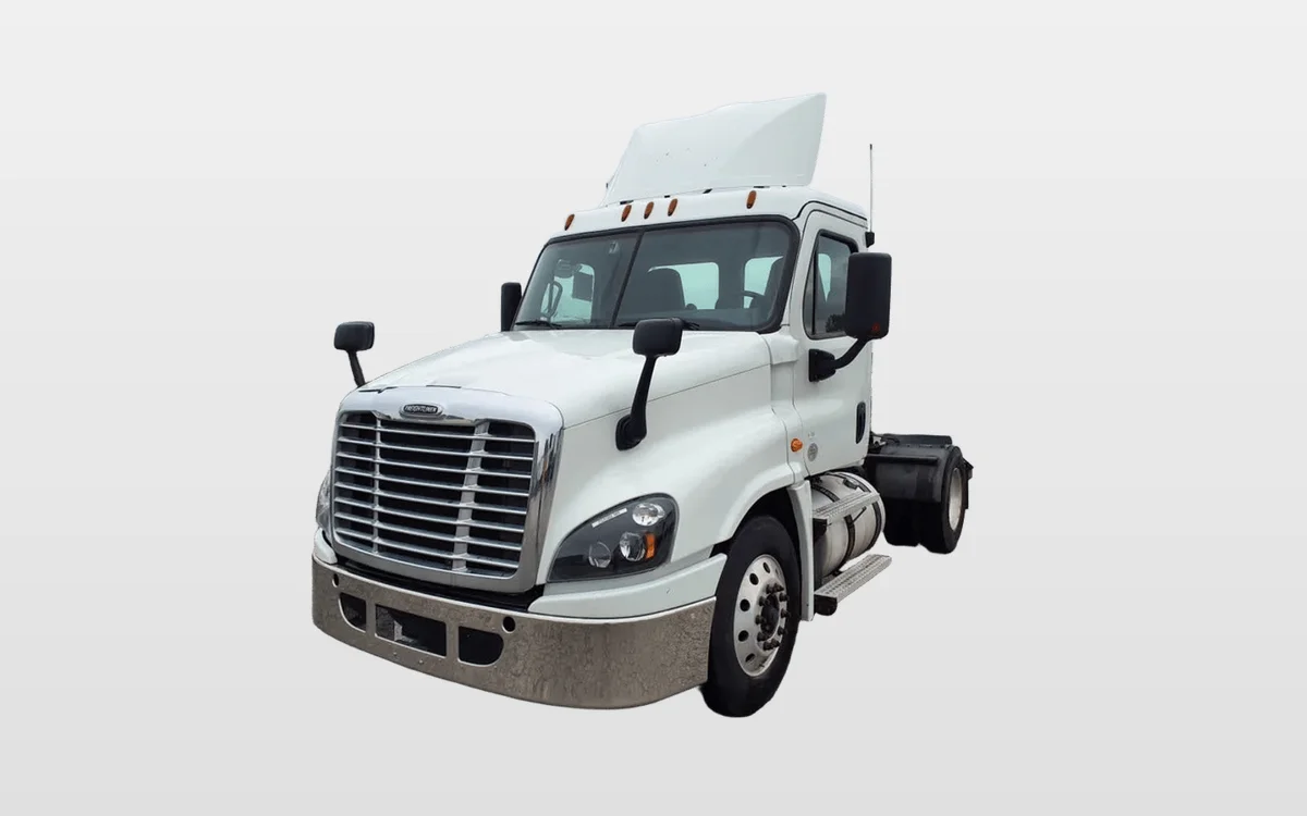 2020 Freightliner Cascadia - image 1