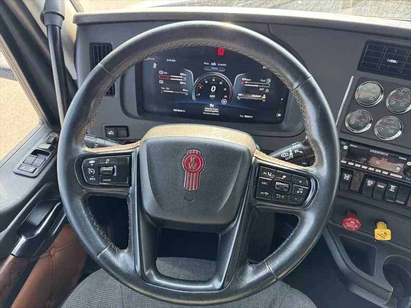 2025 Kenworth T680 in Little Rock, AR — photo 9