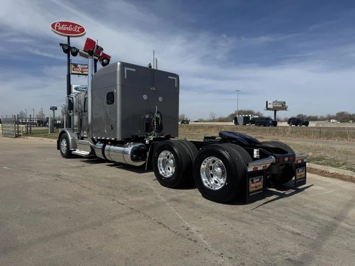2027 Peterbilt 589 in Oklahoma City, OK — photo 4