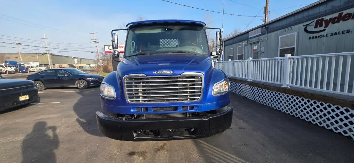 2020 Freightliner M2 106 in Bensalem, PA — photo 2