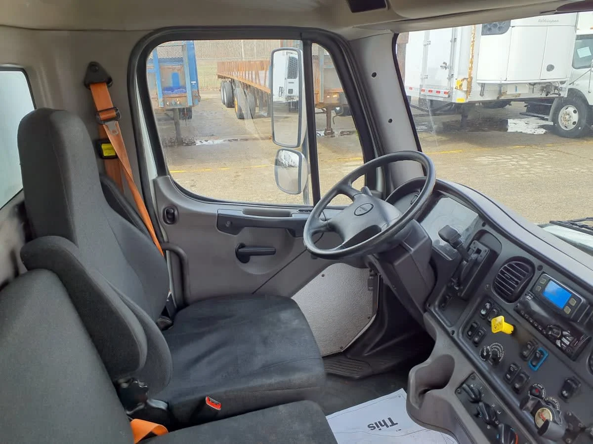 2019 Freightliner M2 106 - image 7
