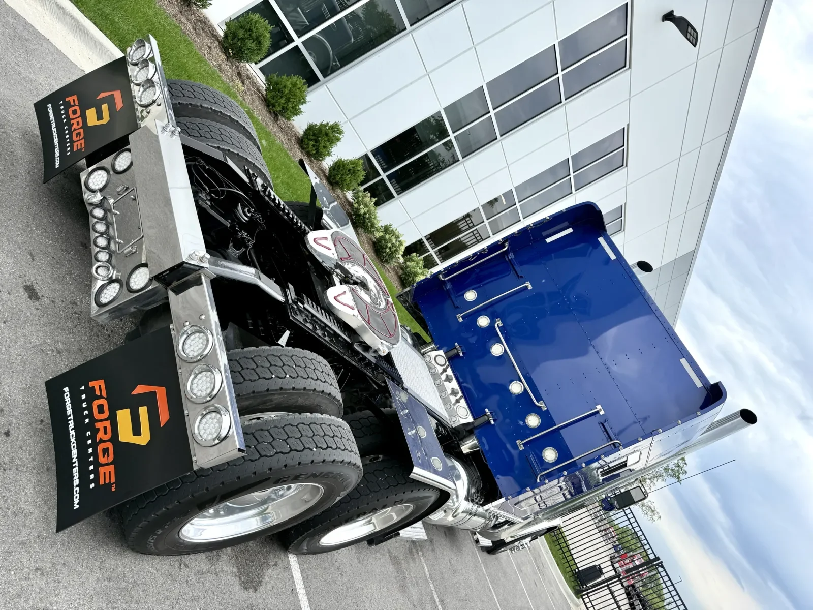 2016 Peterbilt 389 in New Lenox, IL — photo 11