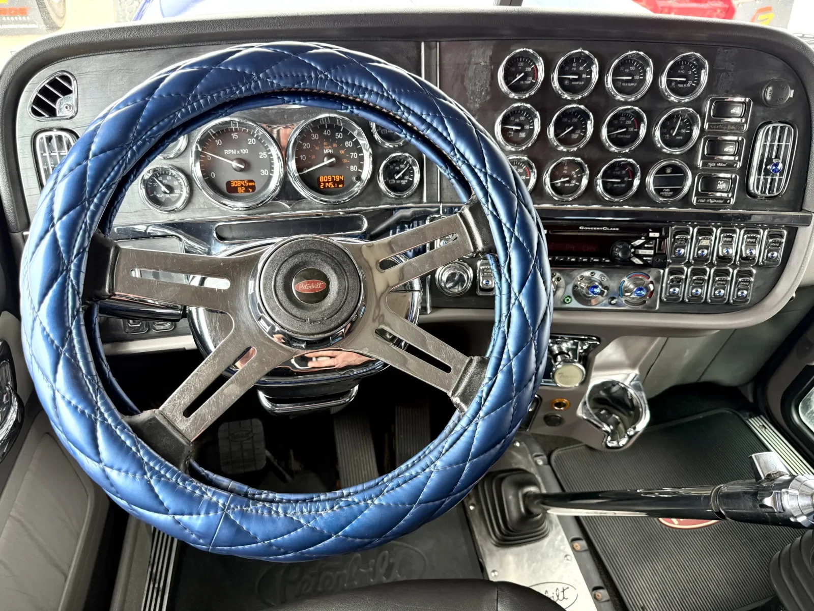 2016 Peterbilt 389 in New Lenox, IL — photo 16