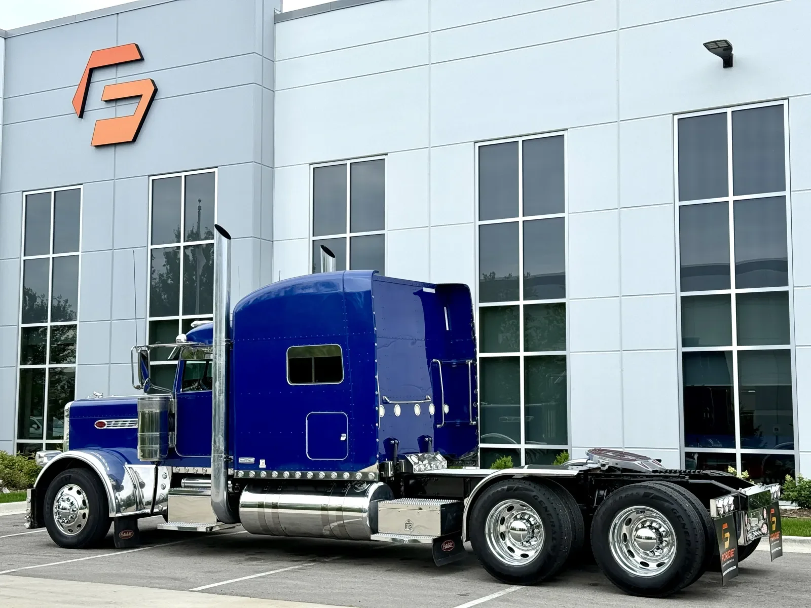 2016 Peterbilt 389 in New Lenox, IL — photo 6