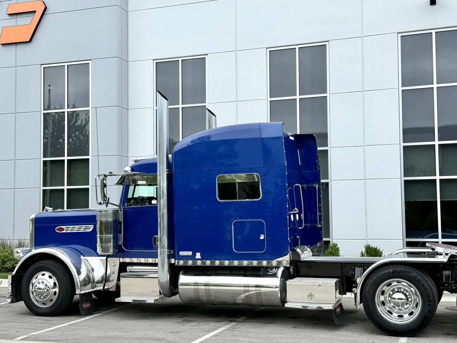 2016 Peterbilt 389 in New Lenox, IL — photo 8