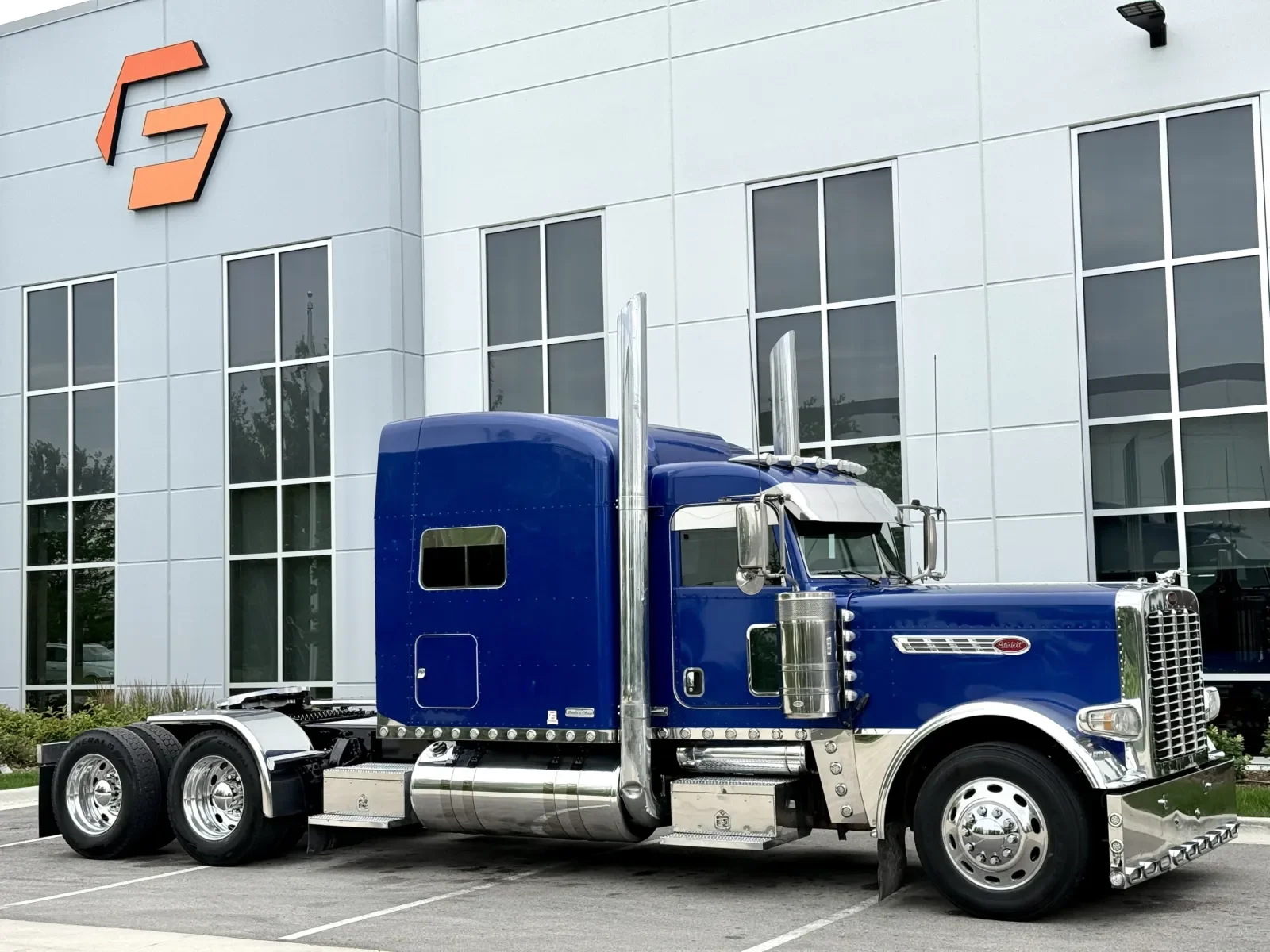 2016 Peterbilt 389 in New Lenox, IL — photo 2
