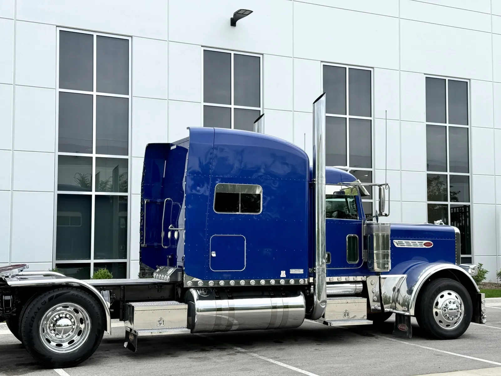 2016 Peterbilt 389 in New Lenox, IL — photo 7