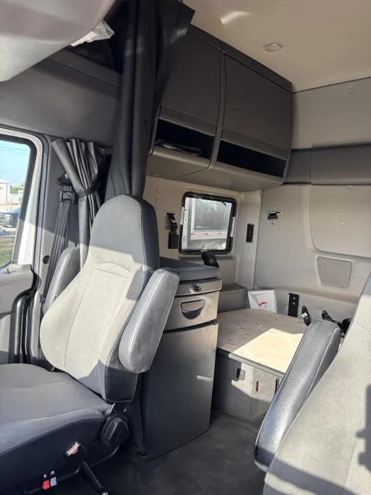 2021 International LT — photo 12