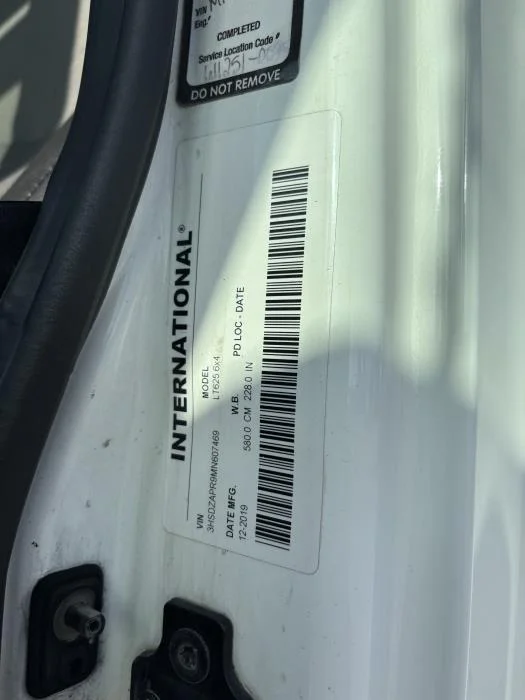 2021 International LT — photo 4