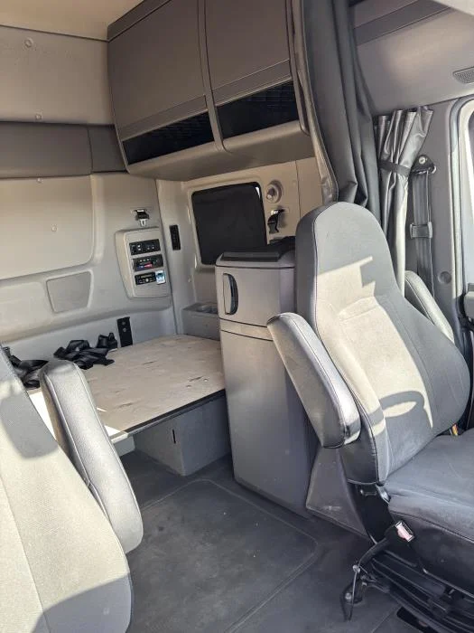 2021 International LT — photo 11