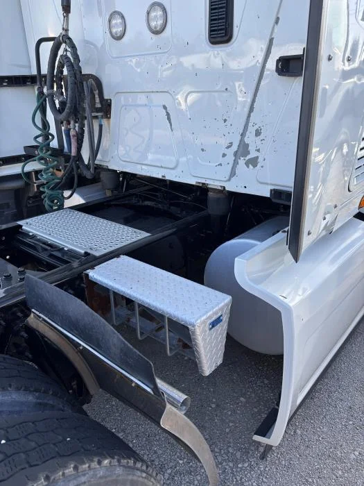 2021 International LT — photo 8