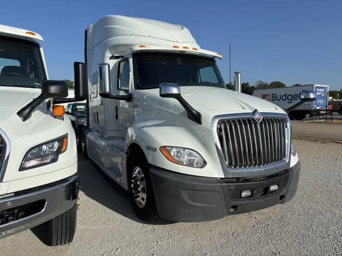 2021 International LT — photo 9