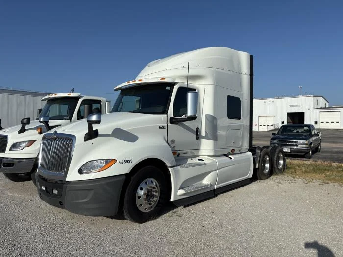 2021 International LT — photo 2