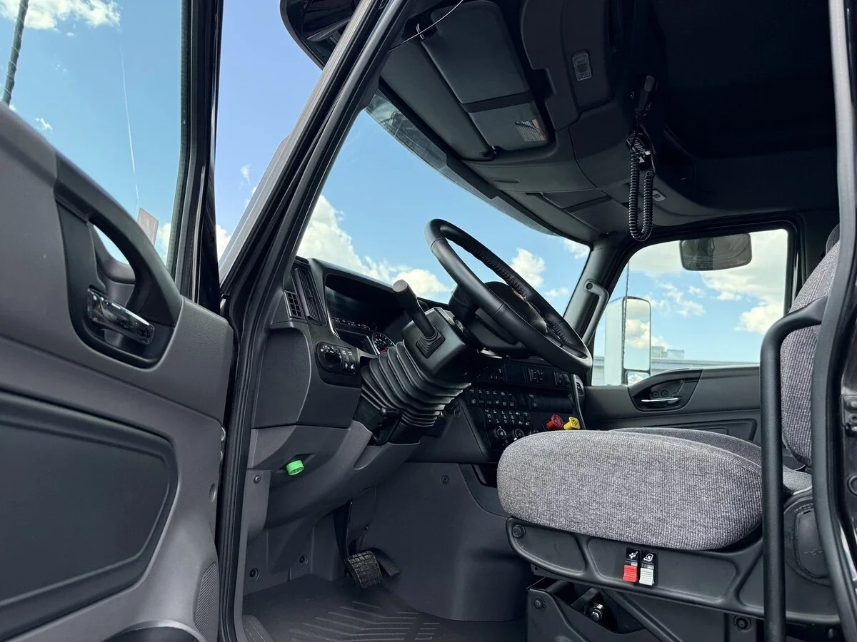 2024 International LT — photo 9
