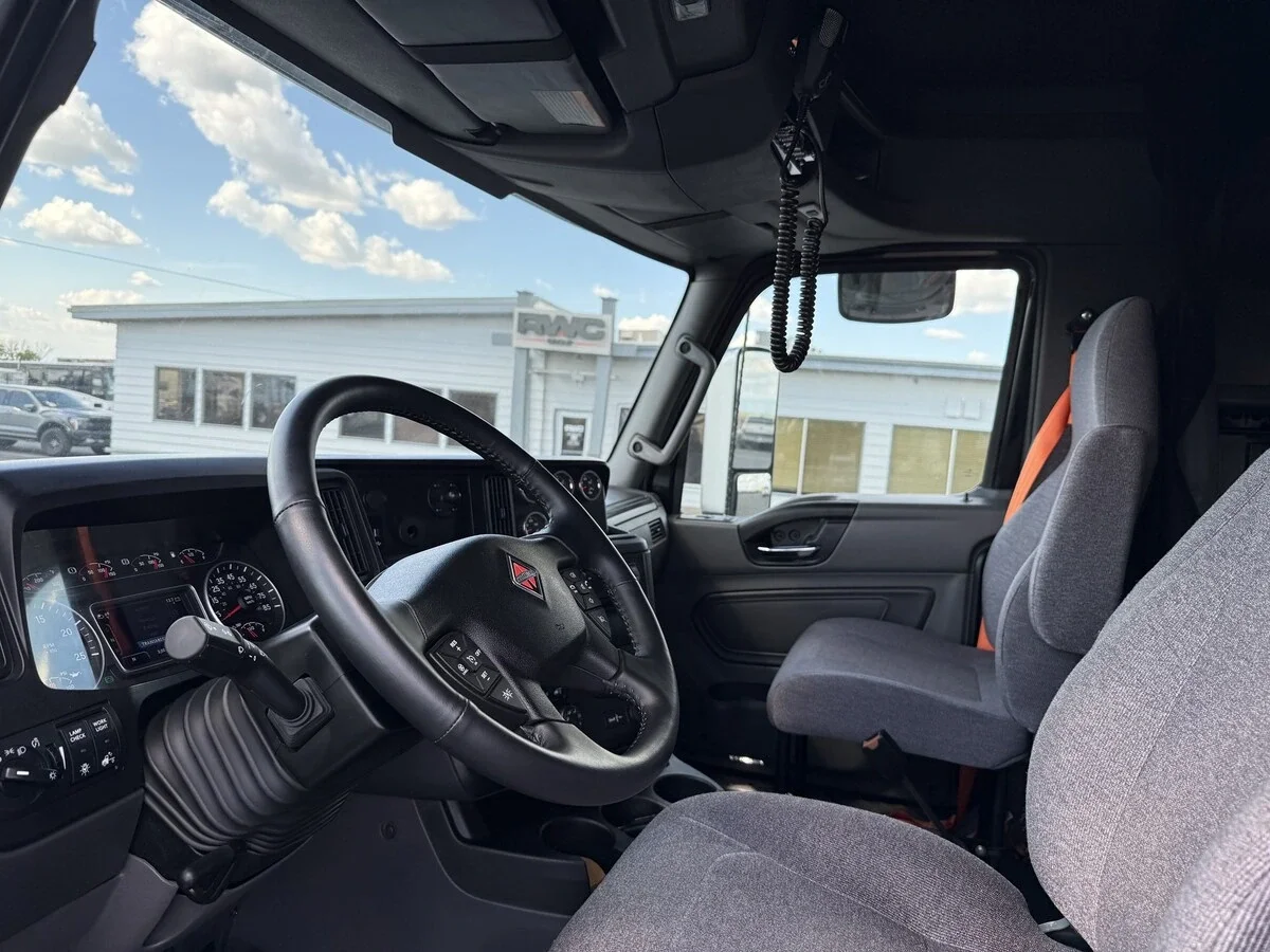 2024 International LT — photo 10