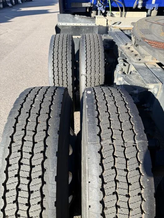 2022 Peterbilt 579 - image 11