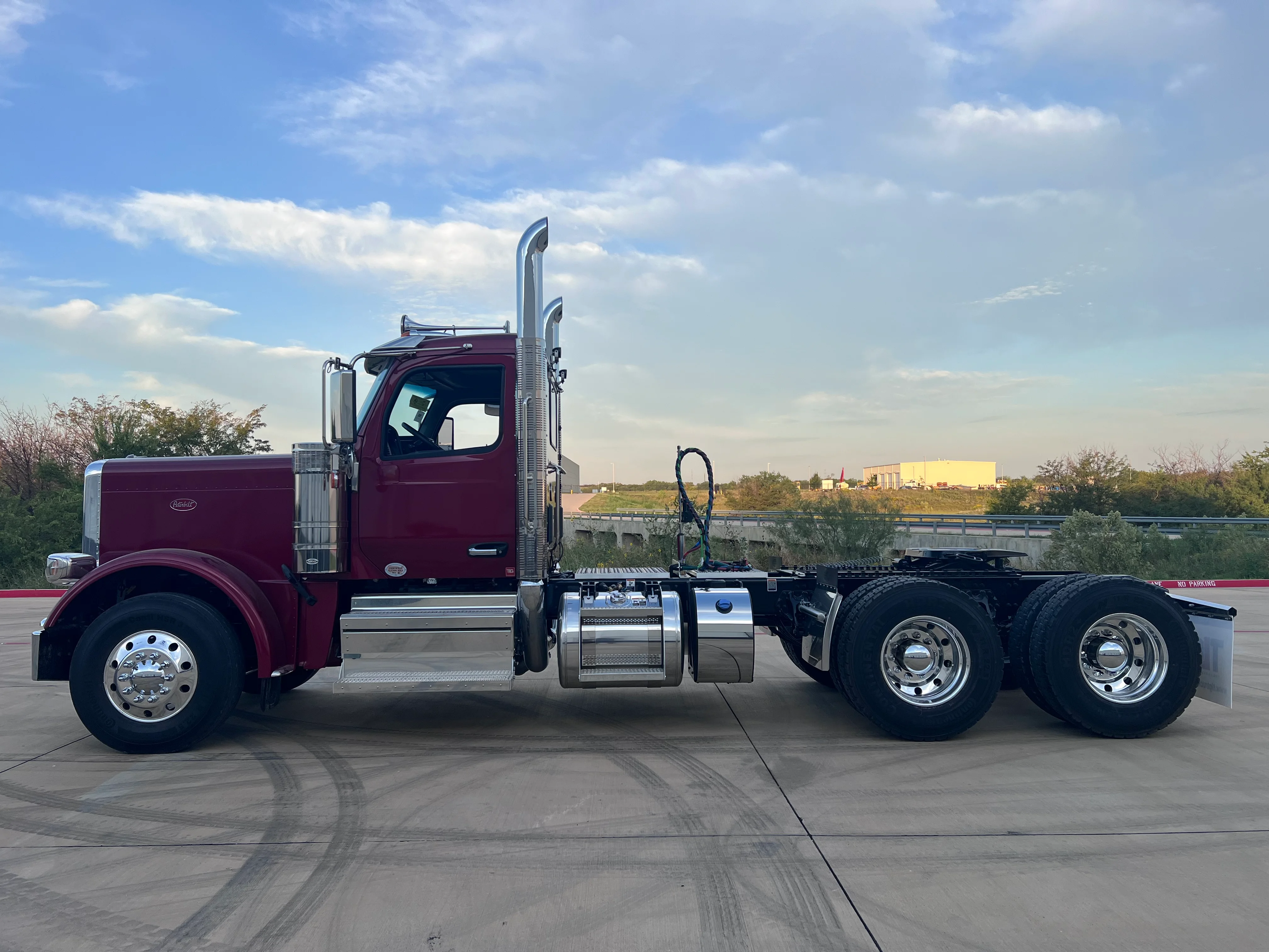 2026 Peterbilt 589 in Fort Smith, AR — photo 2