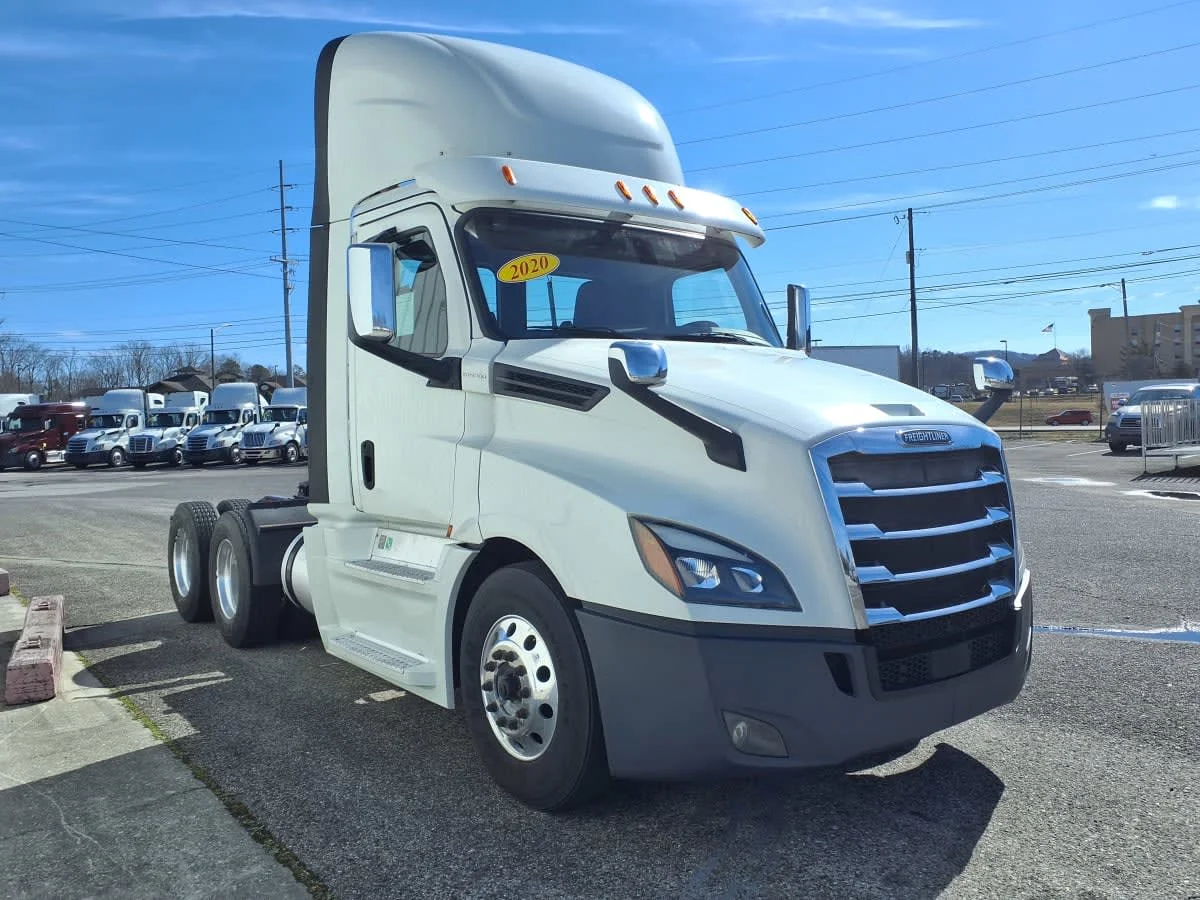 2020 Freightliner Cascadia in Knoxville, TN — photo 3