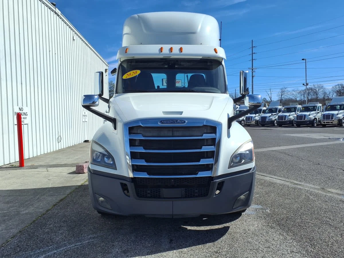 2020 Freightliner Cascadia in Knoxville, TN — photo 2