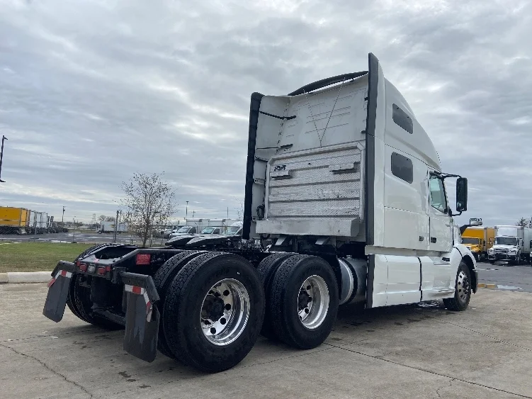 2023 Volvo VNL 760 - image 7