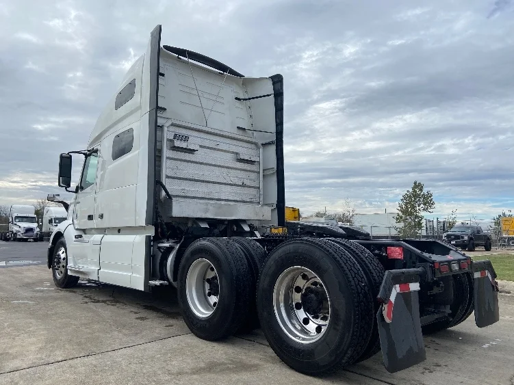 2023 Volvo VNL 760 - image 5