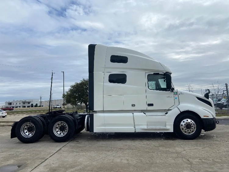 2023 Volvo VNL 760 - image 8