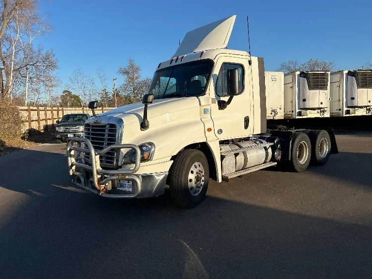 2019 Freightliner Cascadia in Brooklyn Park, MN — photo 3