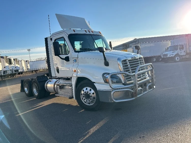 2019 Freightliner Cascadia in Brooklyn Park, MN