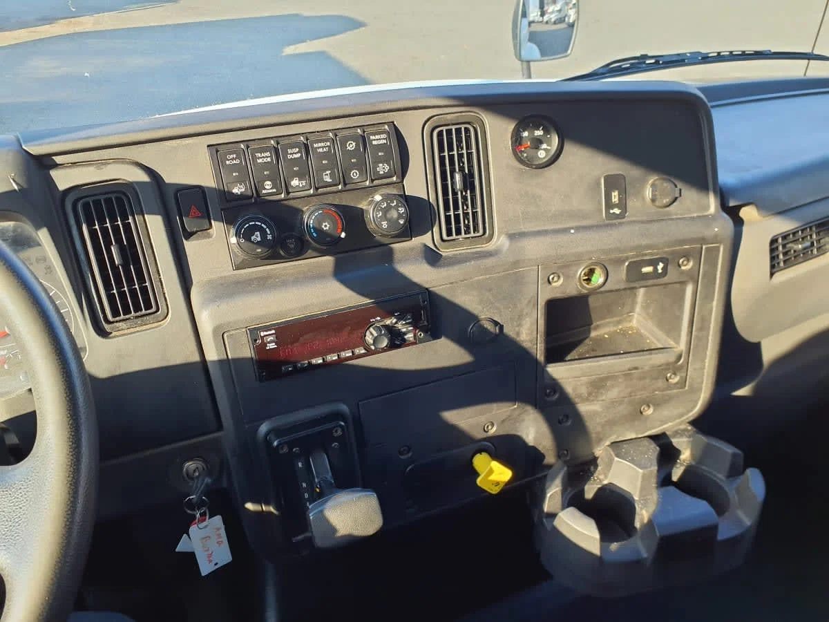 2020 International MV - image 7