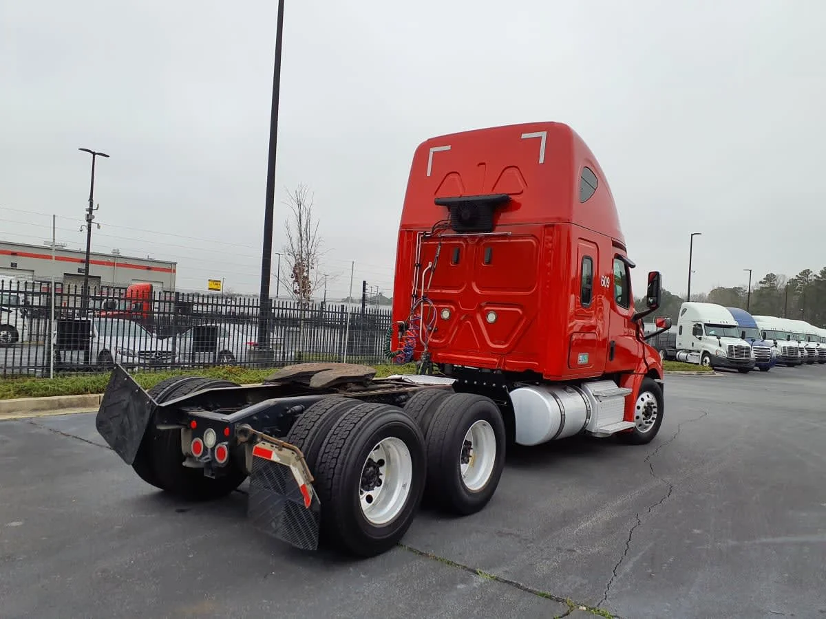 2019 Freightliner Cascadia in Atlanta, GA — photo 4