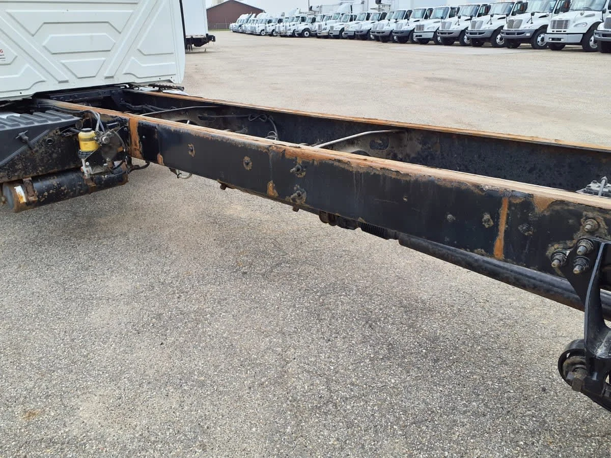 2017 International 4300 - image 10