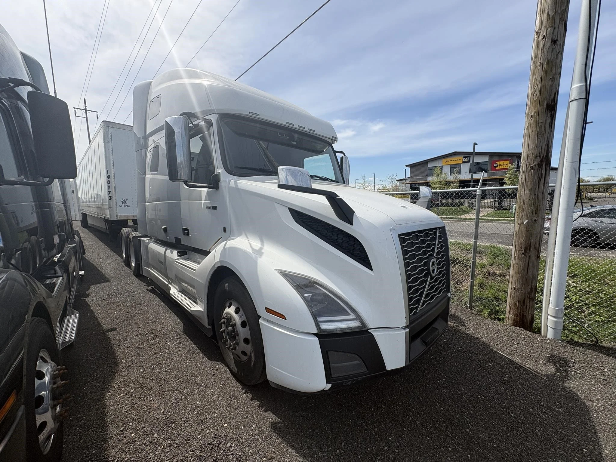 2022 Volvo VNL 760 in Ridgefield, WA — photo 2
