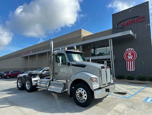 2027 Kenworth T880