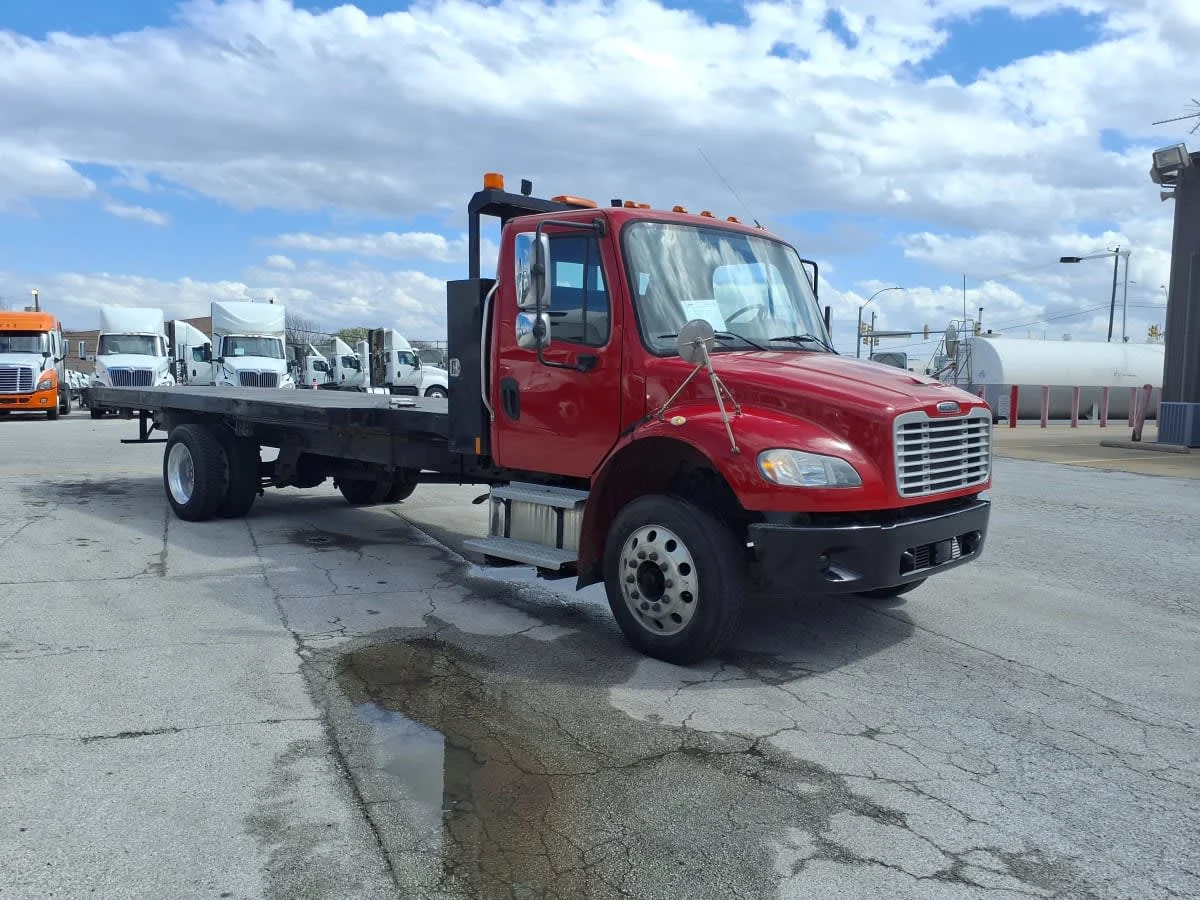2019 Freightliner M2 106 in Fort Worth, TX — photo 3