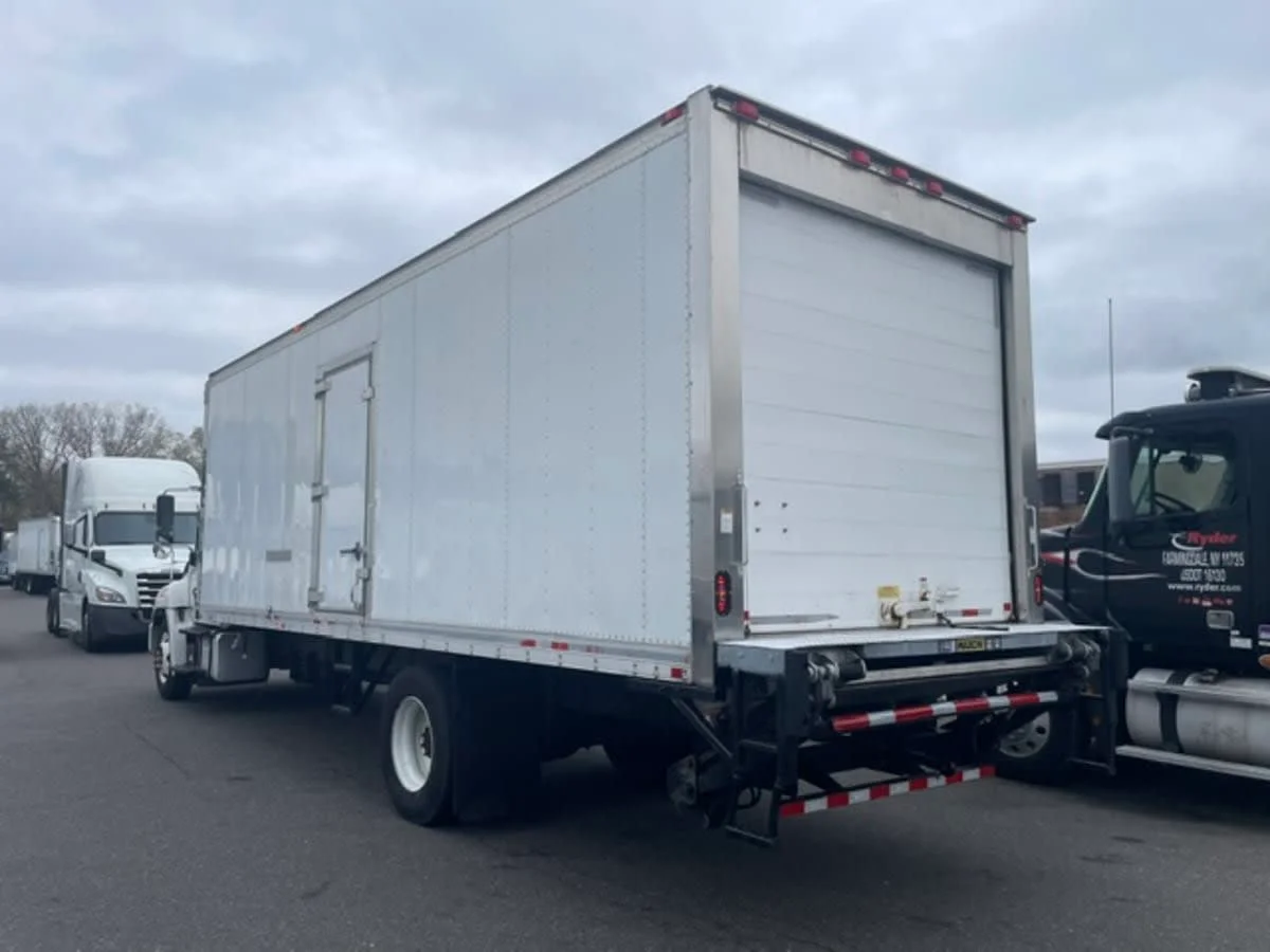 2020 Hino 338 in Farmingdale, NY — photo 6