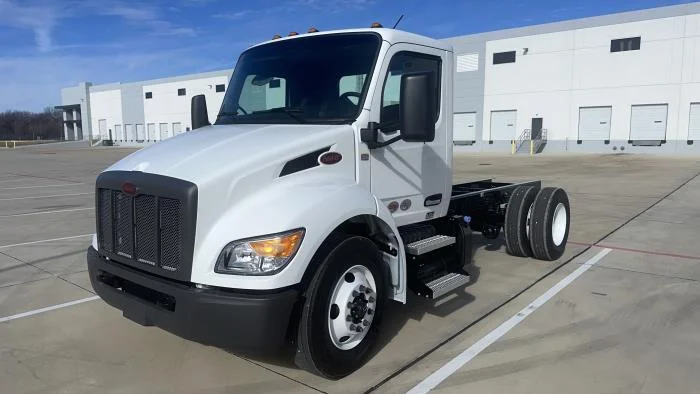 2025 Peterbilt 536 — photo 2