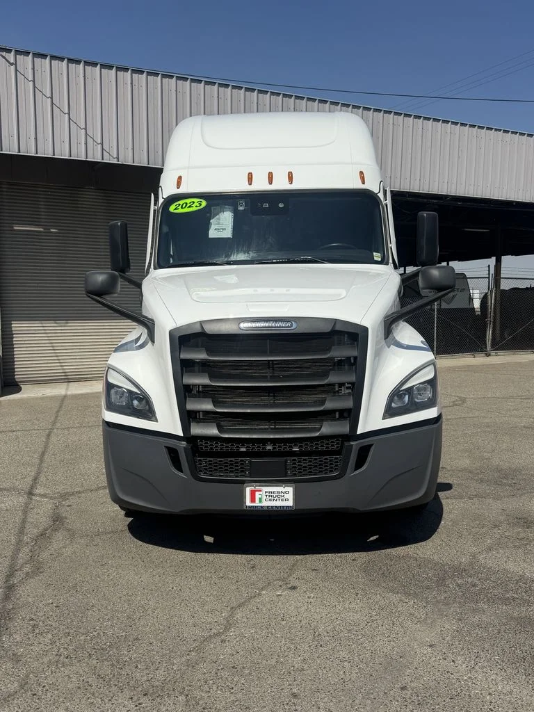 2023 Freightliner in Fresno, CA — photo 3
