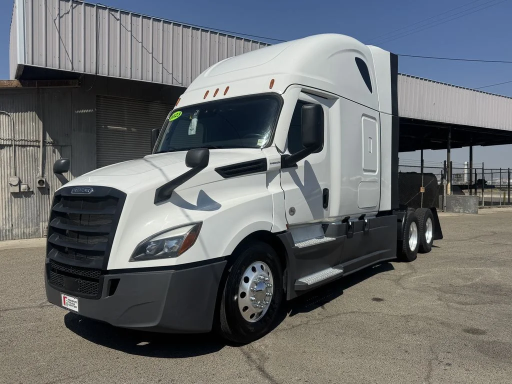 2023 Freightliner in Fresno, CA — photo 2