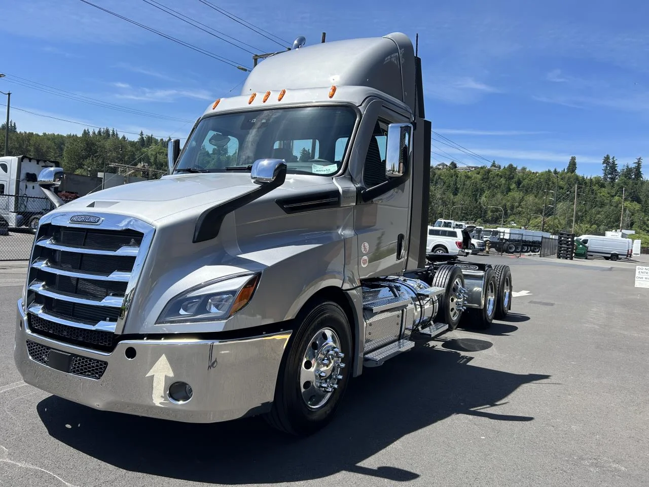 2027 Freightliner Cascadia in Pacific, WA — photo 3