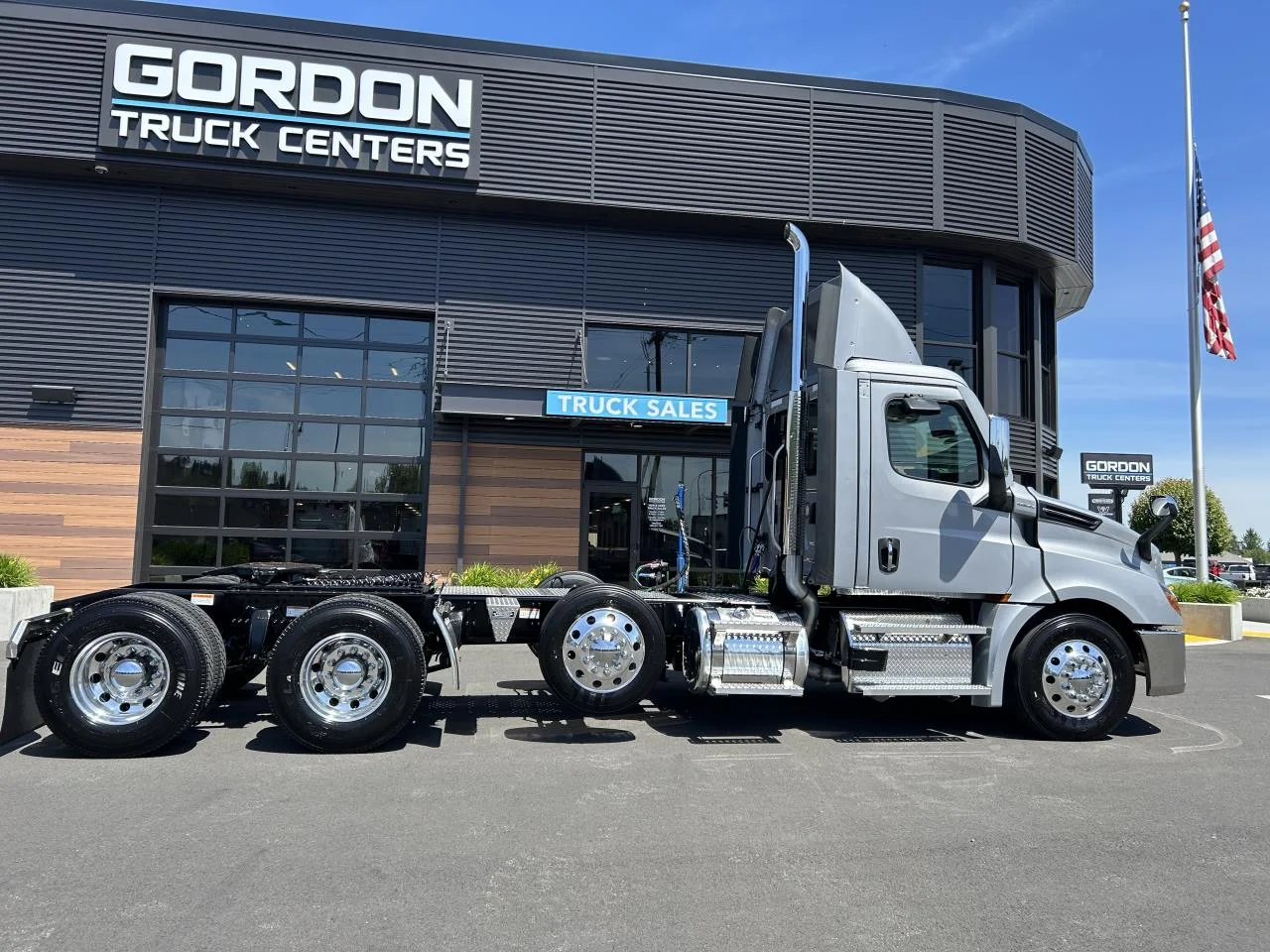 2027 Freightliner Cascadia in Pacific, WA — photo 6
