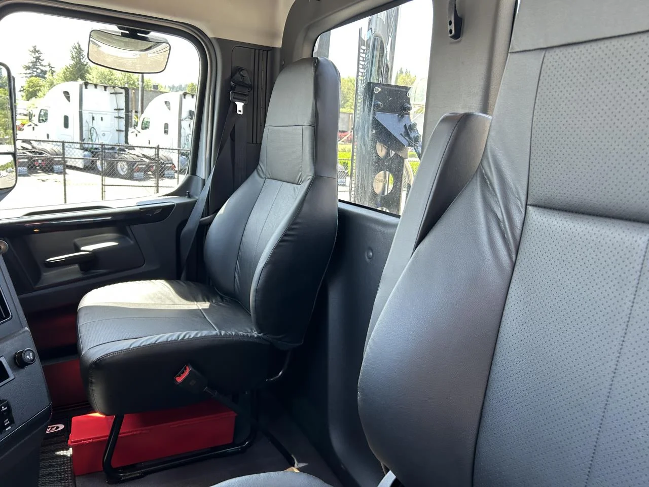 2027 Freightliner Cascadia in Pacific, WA — photo 7